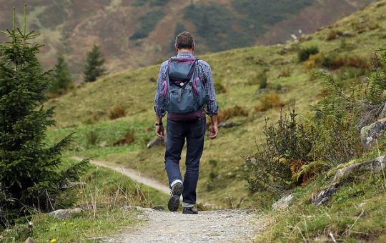 Guida alla scelta della giacca perfetta per l'escursionista di montagna!